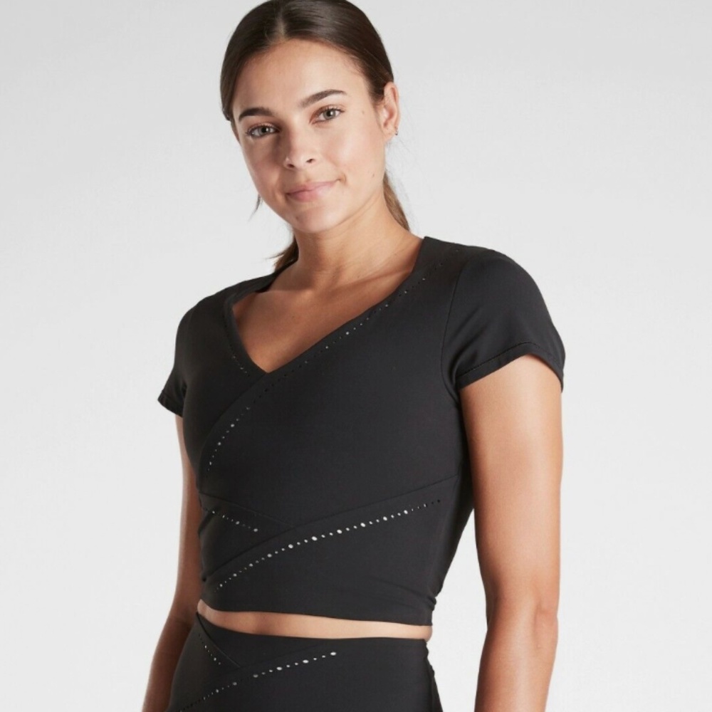 NWOT ATHLETA It's a Wrap Black Tee Size Large